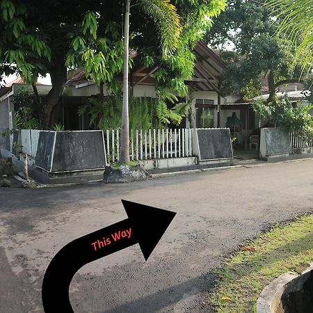 Kembar Guesthouse Yogyakarta Exterior photo