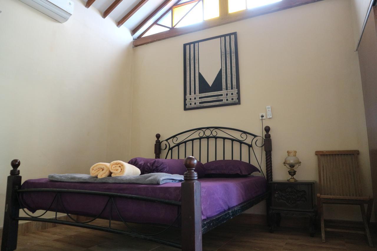 Kembar Guesthouse Yogyakarta Exterior photo